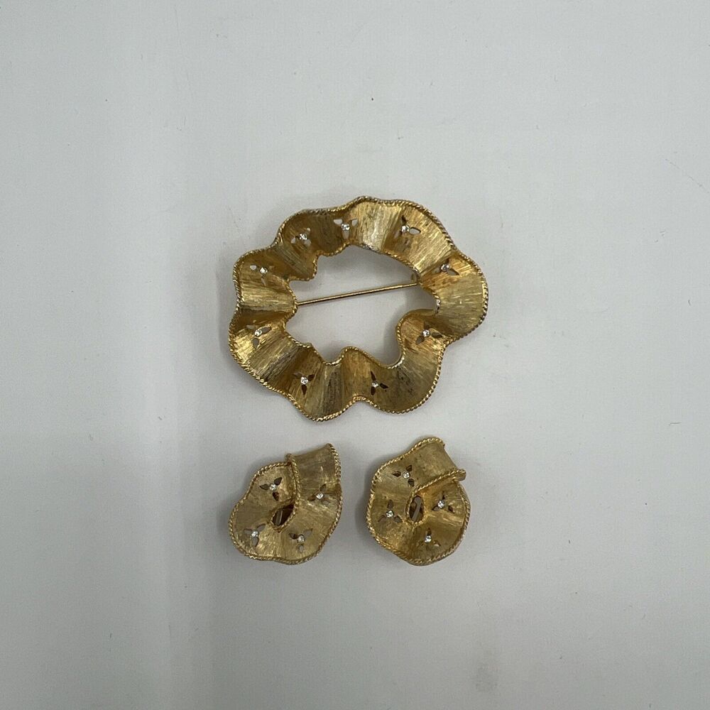 Gold Plated Ribbon Lapel Pin Brooch and Clip-On Earrings Set Vintage Jewelry